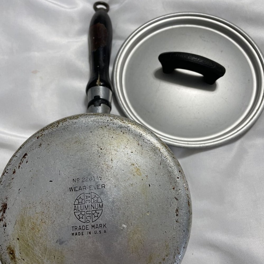 Wear-Ever Aluminum Sauce Pan & Lid 1 1/2 Quart Vintage